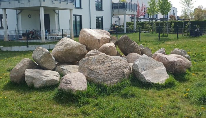 eschmar-west-waechst-bild-steine